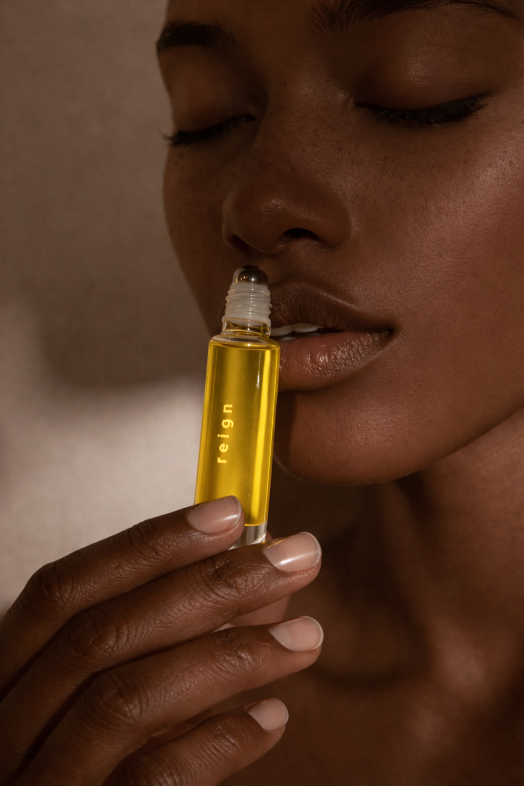 1331 botanical perfume roll on model sniffing